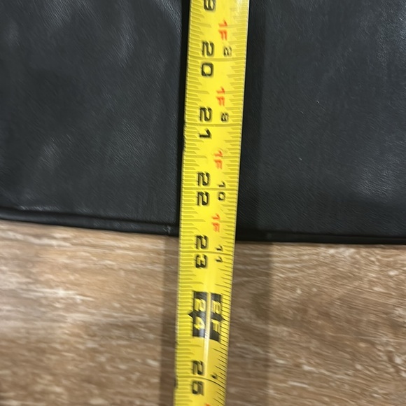 Liz Claiborne Career Faux Leather Skirt Size 4P - Picture 8 of 8